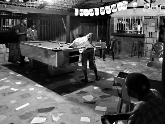 Na Sombra, Beira : un nuovo biliardo di un bel verde brillante # 3