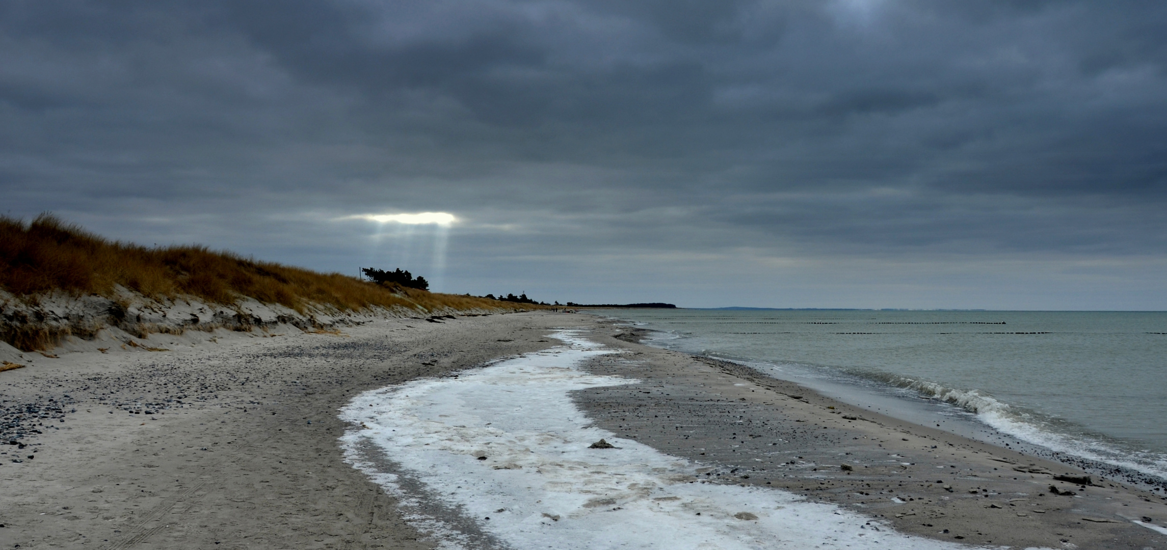 Na wenigsten ein Lichhtstrahl am Horizont.