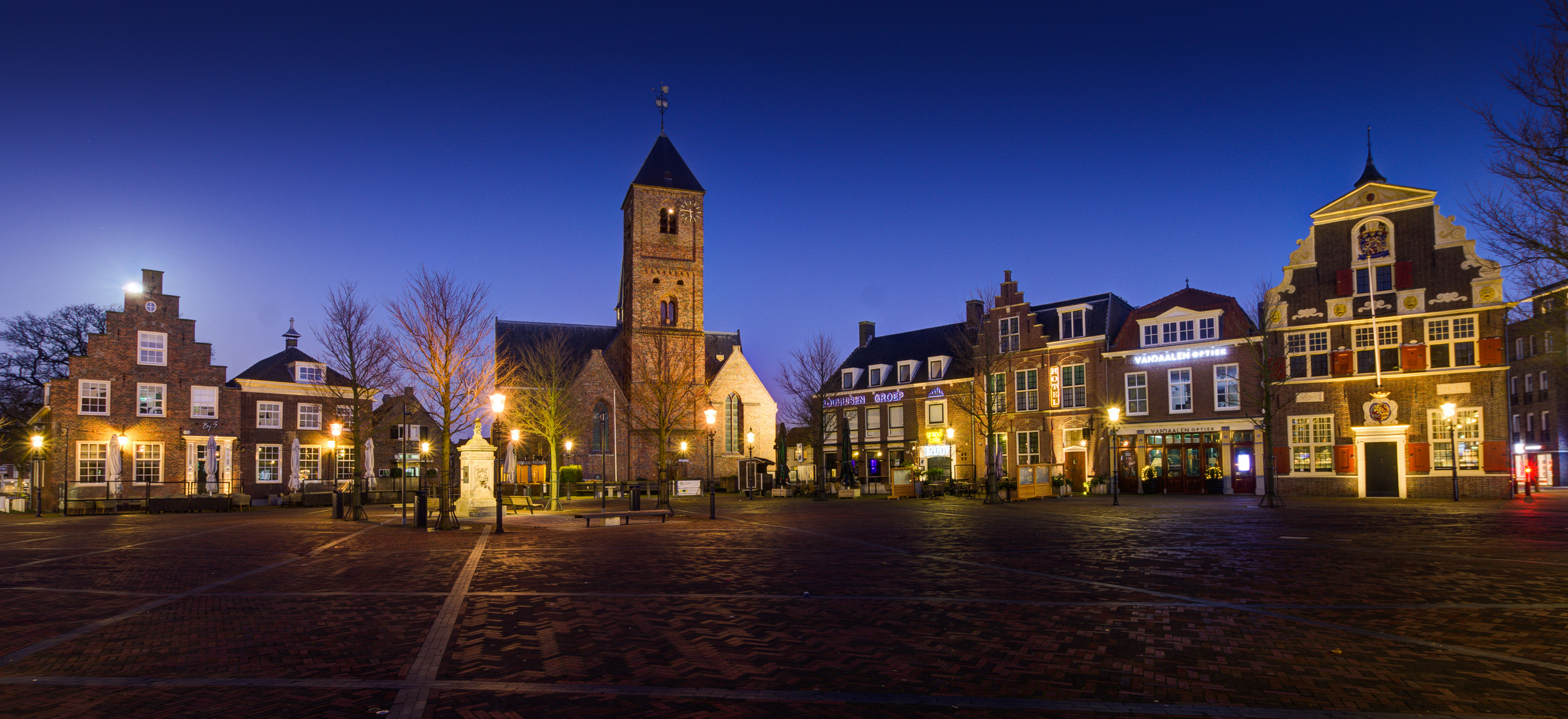 Naaldwijk - Wilhelminaplein - Oude Kerk - 02