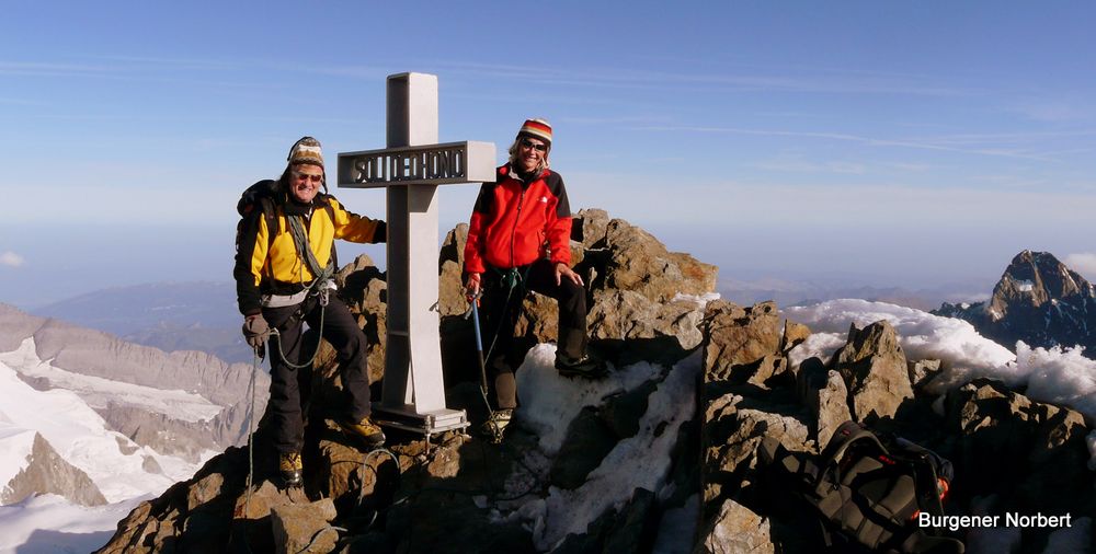 Nach 23 Stunden Aufstieg alleine auf dem Gipfel des Finsteraarhorn,ein unvergesslicher Moment.