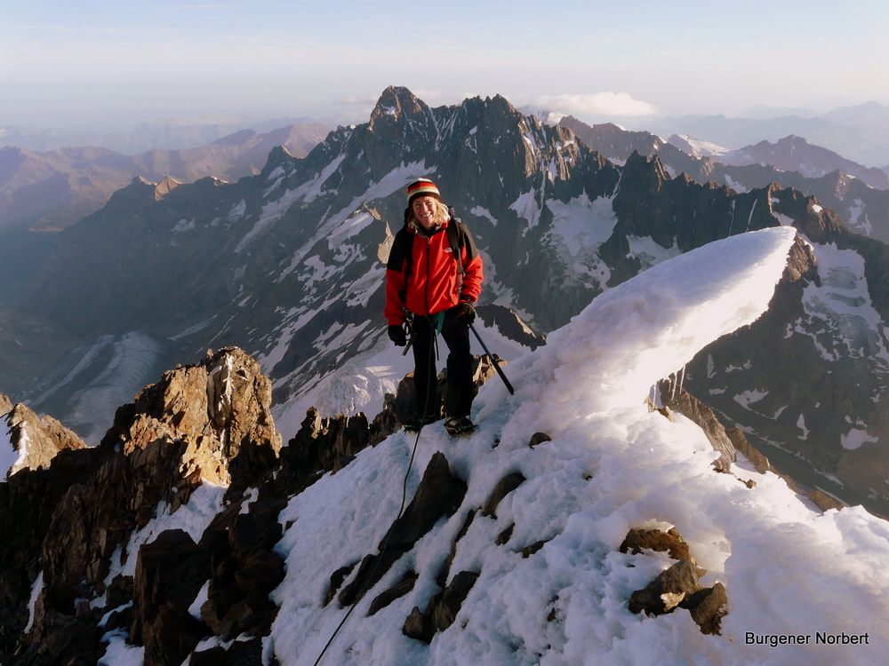 Nach 23 Stunden Marschzeit bald am Gipfel des Finsteraarhorn.