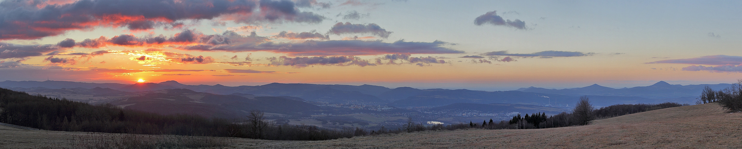 Nach 4 Jahren ist mir der erste Sonneaufgang im Winter über dem Böhmischen Mittelgebirge gelungen..