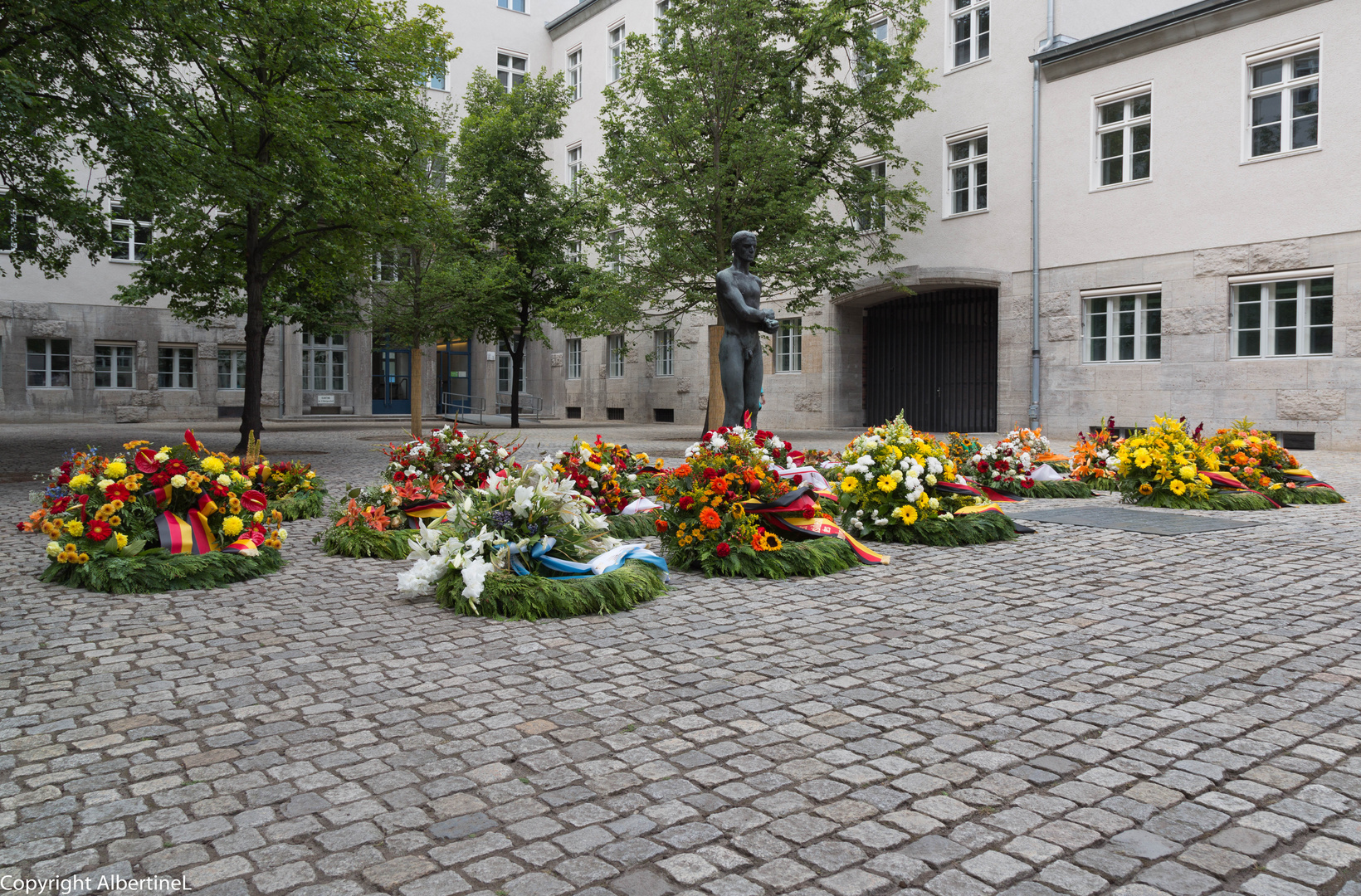 nach 70 Jahren . . .