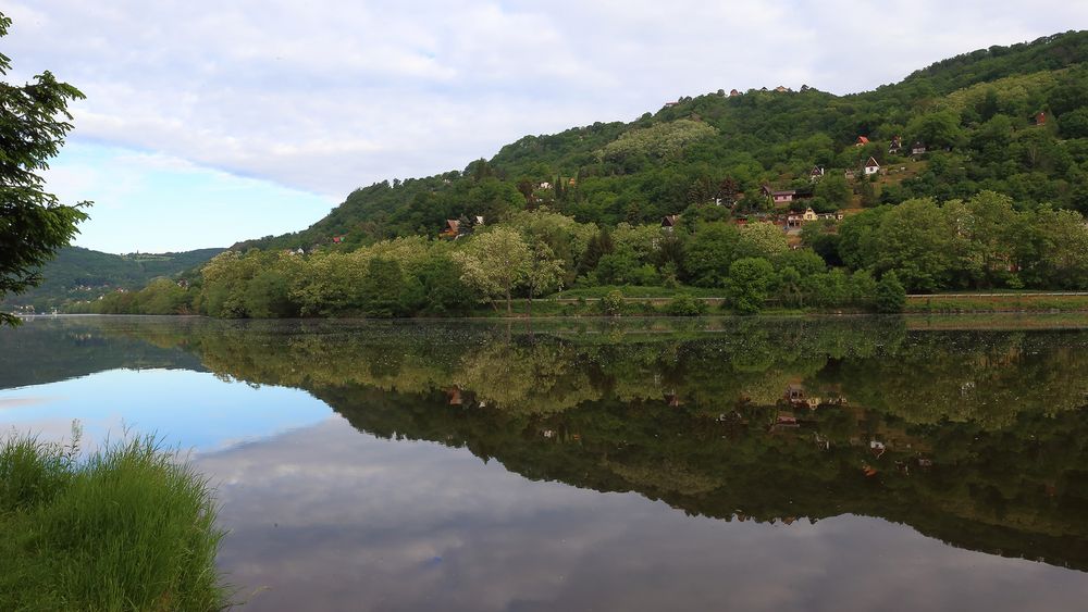 Nach dem 124 km Blick zur Schneekoppe am Morgen, war der Stau der Elbe (Labe)  