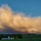 Nach dem kräftigen Regenschauer gestern gegen 16 Uhr 30 riss der Himmel auf und die untergehende...