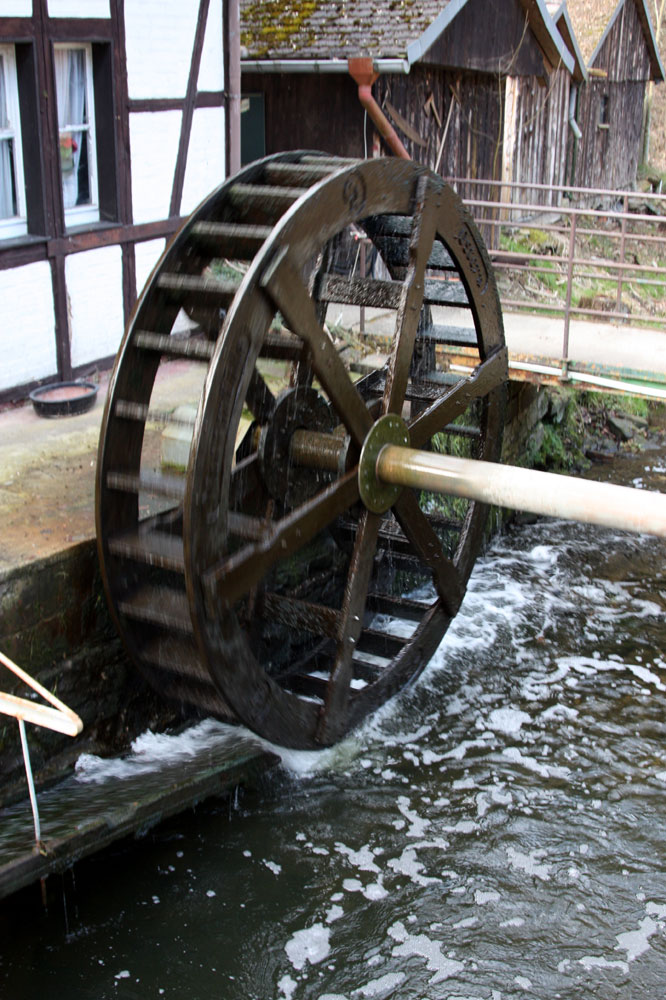 nach dem Regen ist im Mühlbach wieder genug Wasser