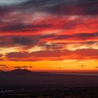 Nach dem Sonnenuntergang bleiben die Vulkane