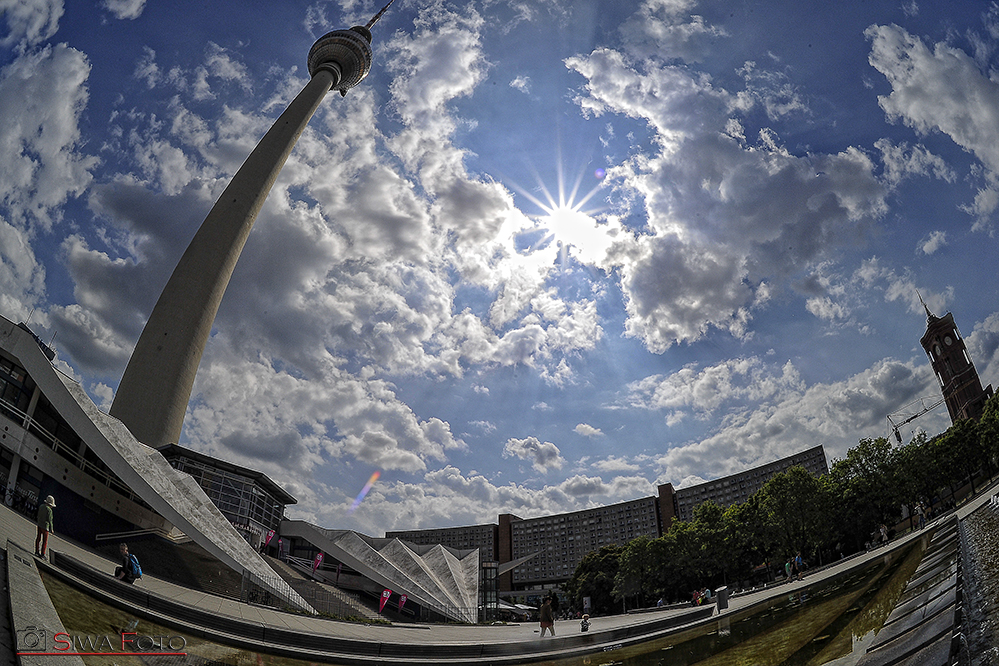 nach ein paar Mojitos biegt sich der Fernsehturm;O)