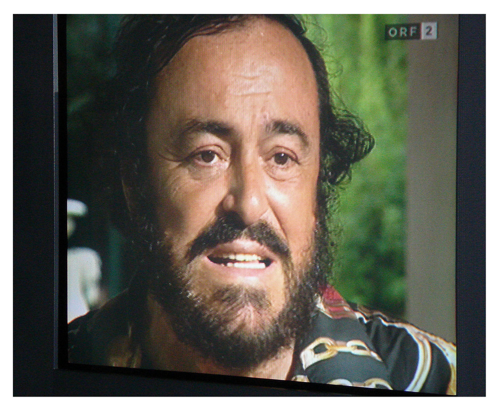 Nach einer sendung über den leider verstorbenen pavarotti hat meine