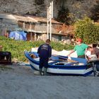 nach erfolgreichem Fang - Fischer in Nerja