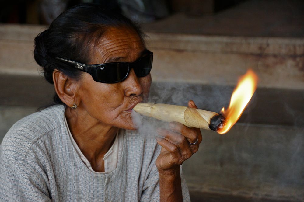 nach gelungener augenoperation, burma 2011