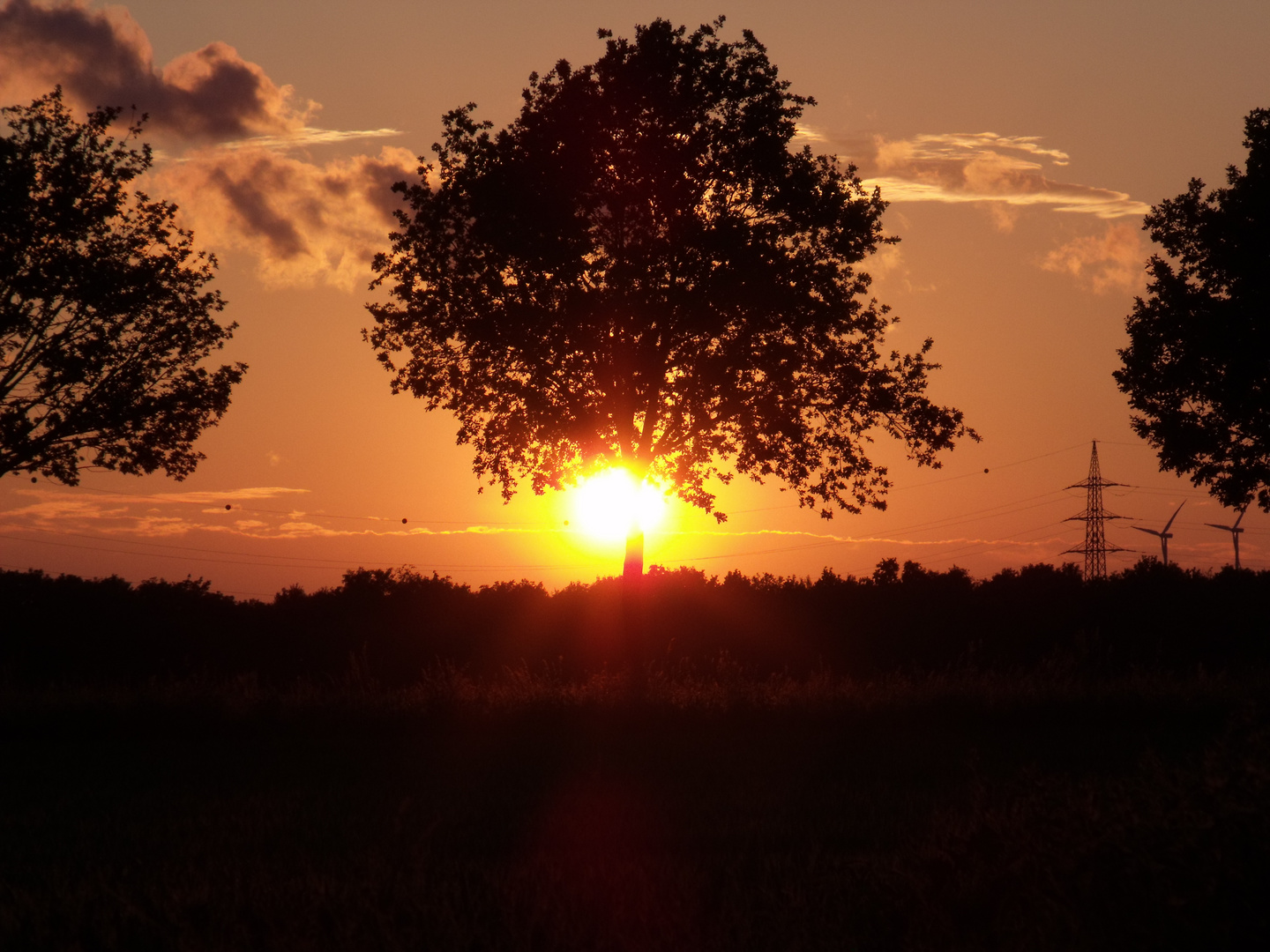 Nach heftigem Gewitter ein schön warmer Sonnenuntergang