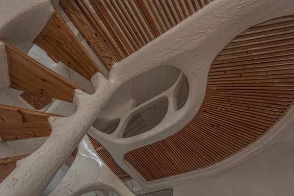 nach oben geschaut... bei der Villa Flinstone...