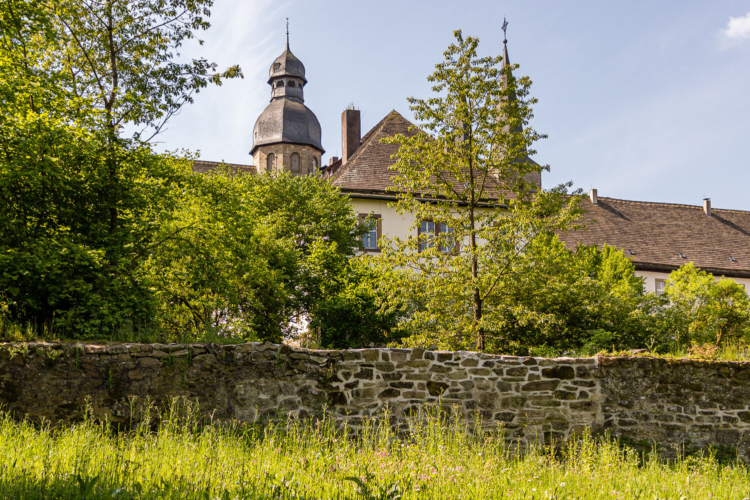 Nach Runderneuerung der Klostermauer