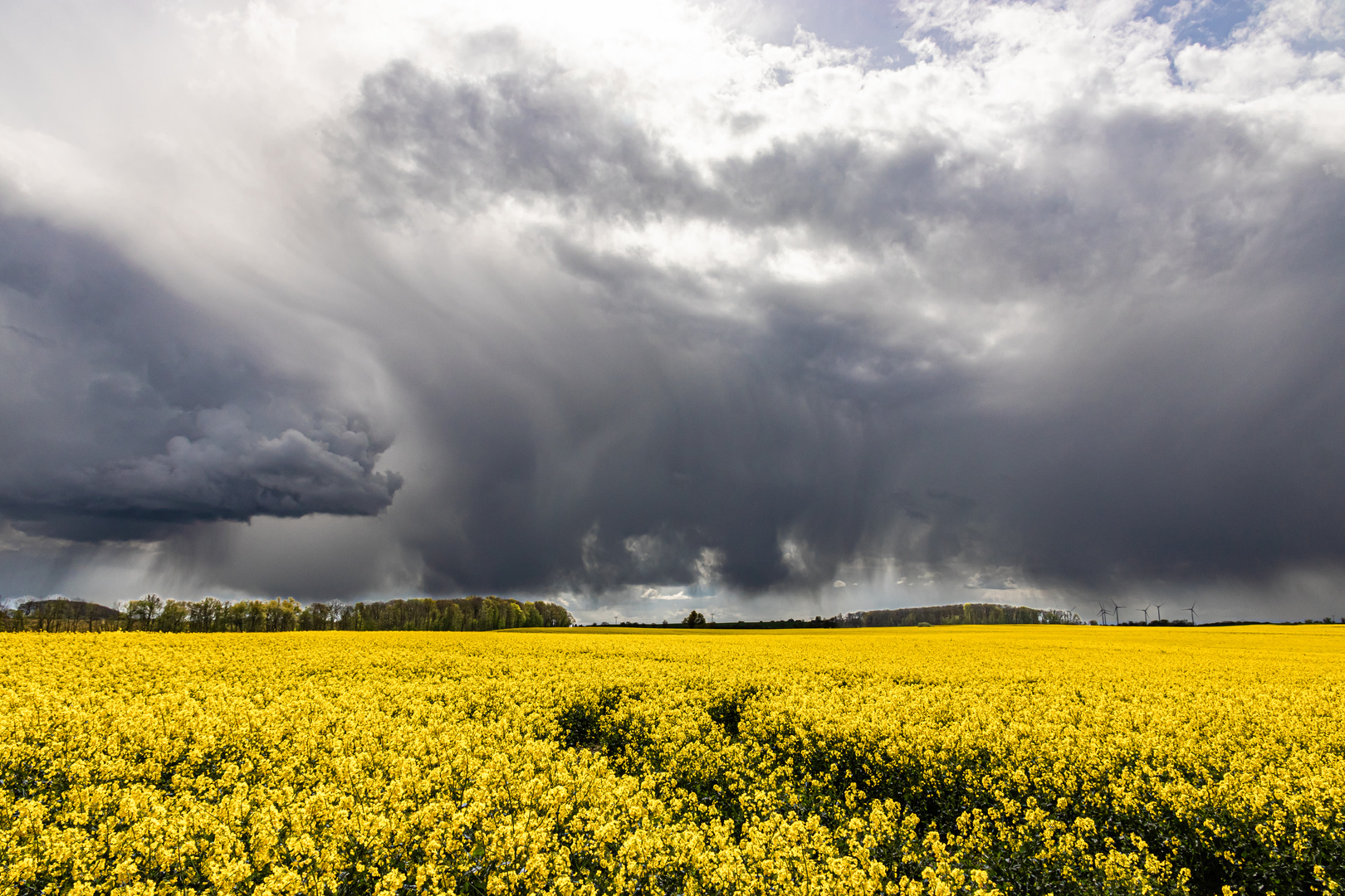 Nach Sonnenschein kommen die Gewitterwolken