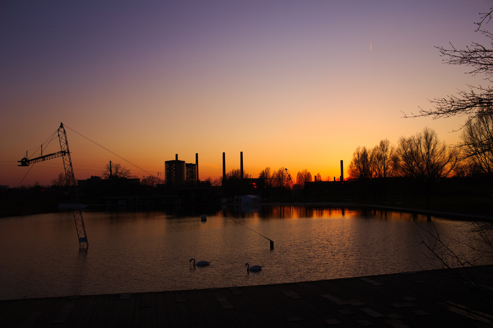 Nach Sonnenuntergang im Wolfsburger Allerpark am 16.03.2020