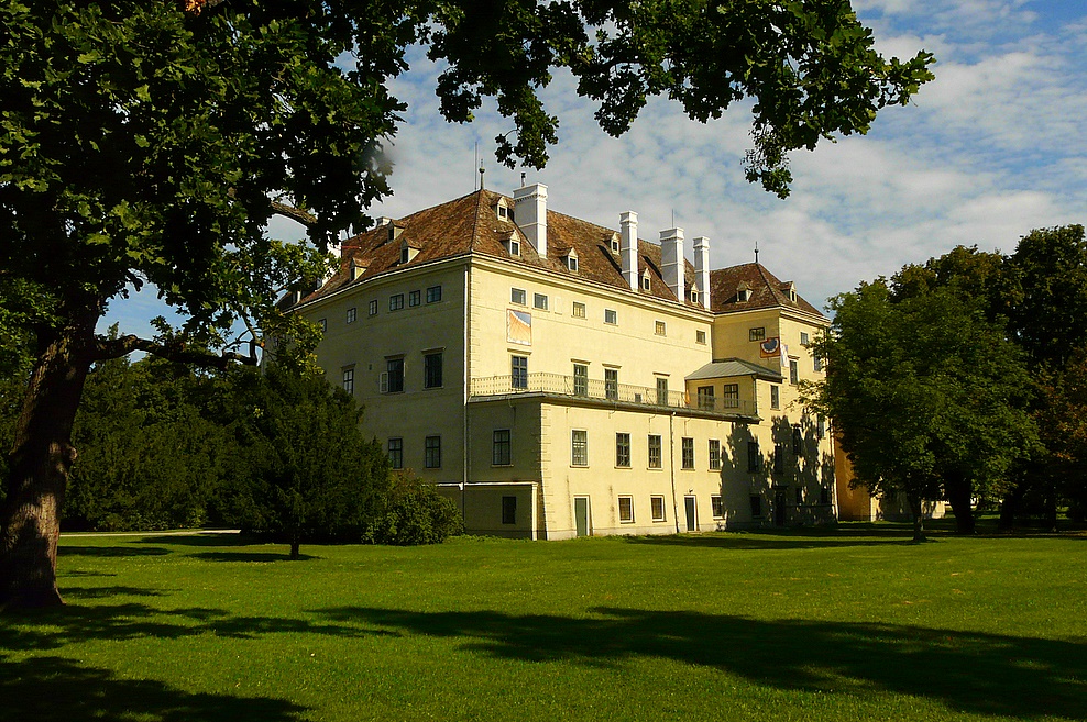 . . "nach Süd-Osten gerichtet". .