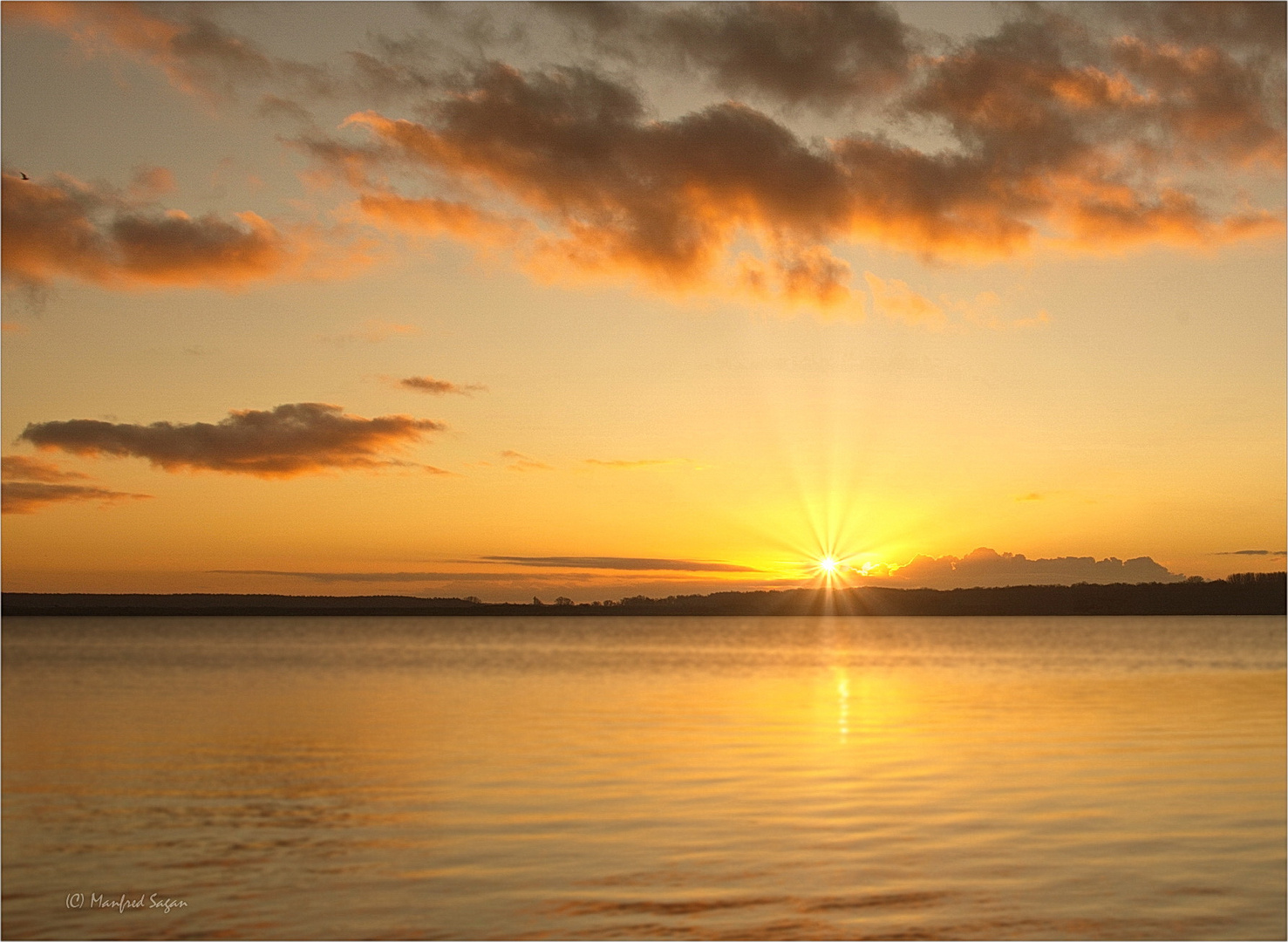 Nach Wochenlanger Sonnenabstinenz - endlich wieder ein goldener Sonnenaufgang 