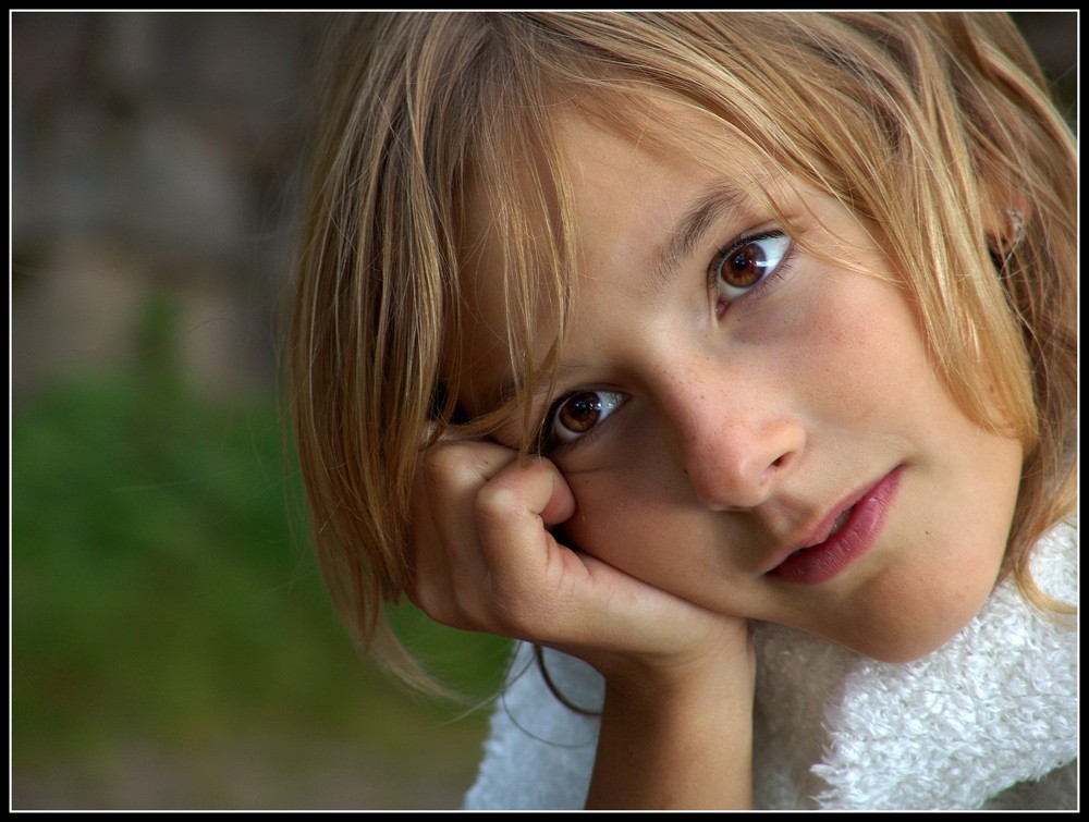 Nachdenklich Foto And Bild Kinder Kinder Im Schulalter Menschen Bilder Auf Fotocommunity