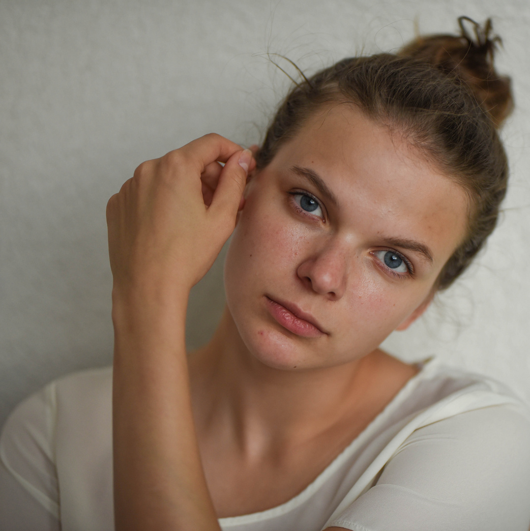 Nachdenklich Foto &amp; Bild | erwachsene, menschen in der freizeit, indoor