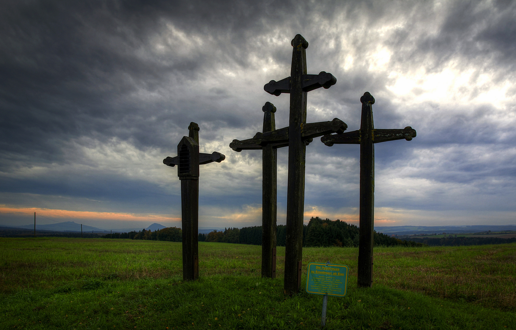 Nachdenklich, die Pestkreuze von Emmingen ob.Eck