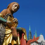 Nachdenklich im Goldenen Brunnen