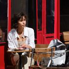 Nachdenklich im Straßencafé, Sommer in Amsterdam