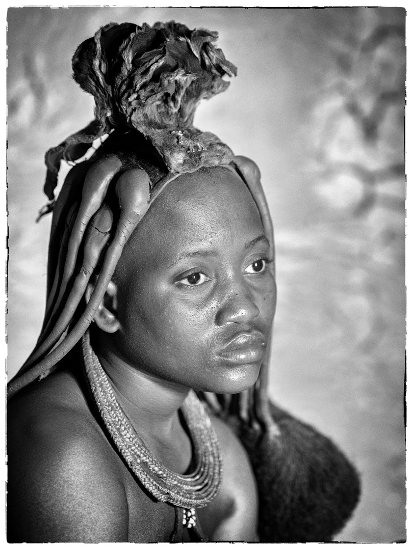 nachdenkliche Himbafrau Namibia