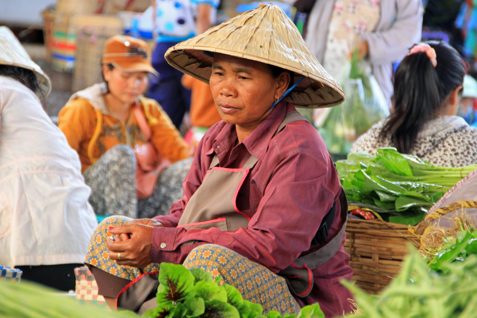 nachdenkliche Marktfrau in Laos