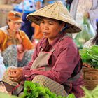 nachdenkliche Marktfrau in Laos