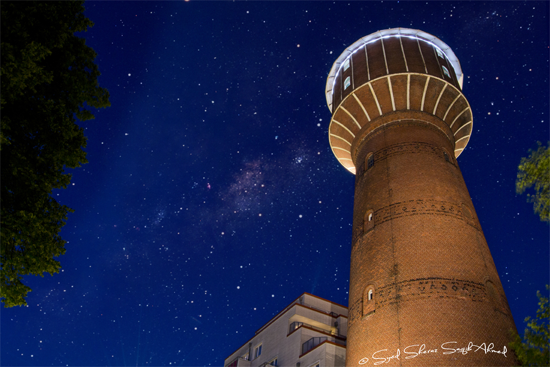 Nachhimmel am Wasserturm in Elmshorn - Nachthimmel mit Sternenhimmel und der Milchstraße