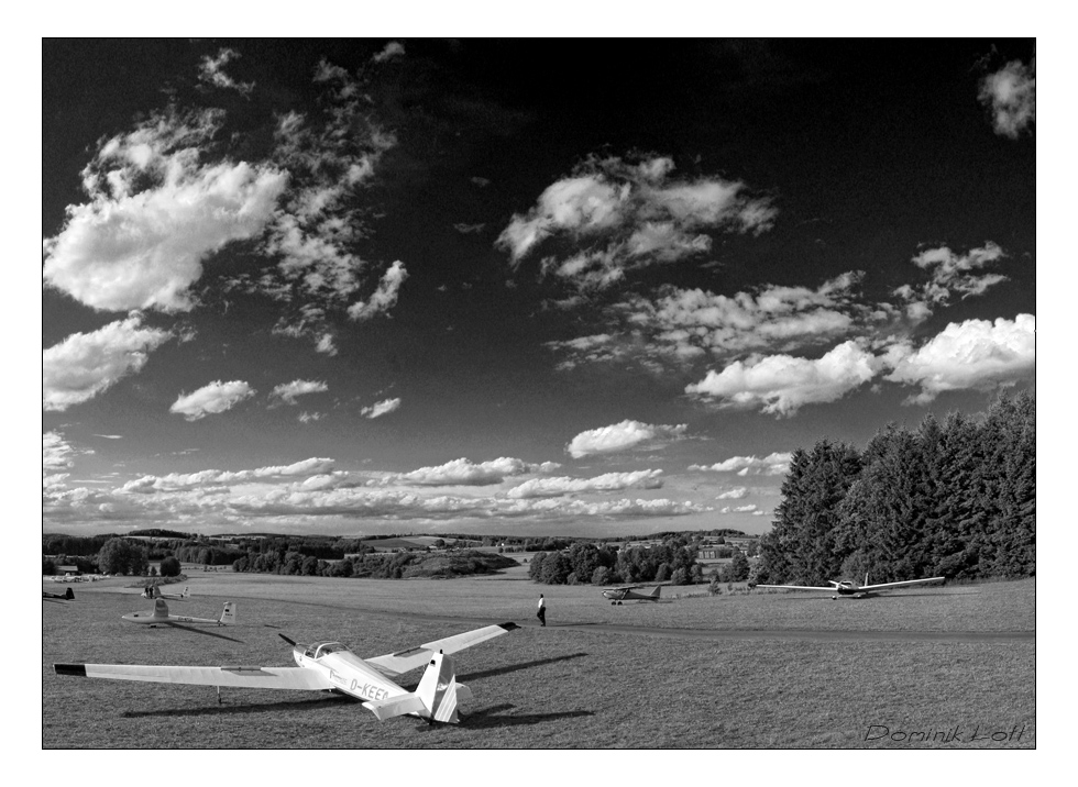 Nachmittag am Flugplatz