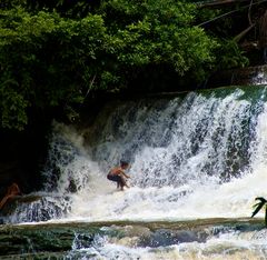 nachmittags am wasserfall, südlaos 2010