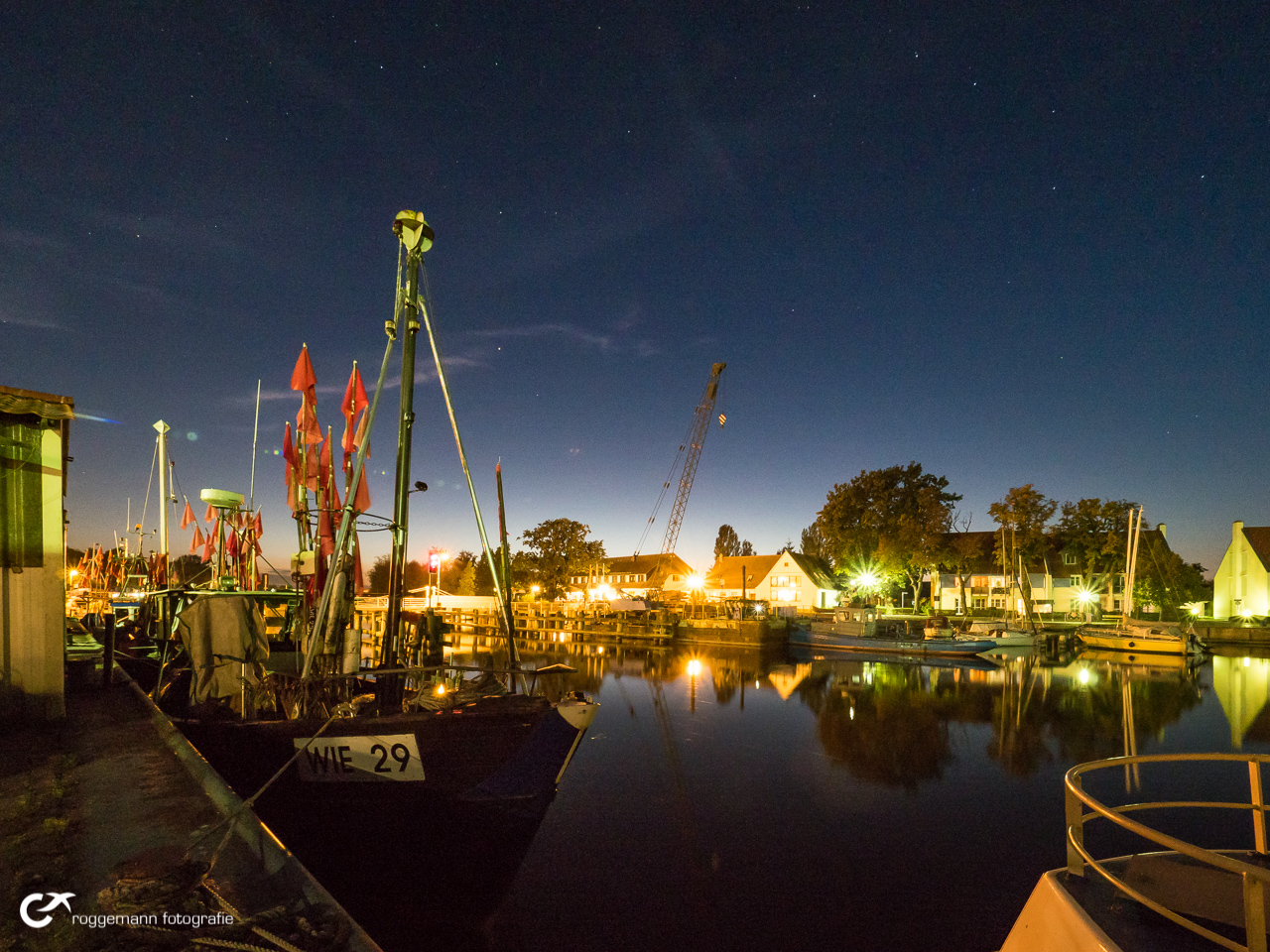 Nacht am Hafen in Wieck ohne Klappbrücke