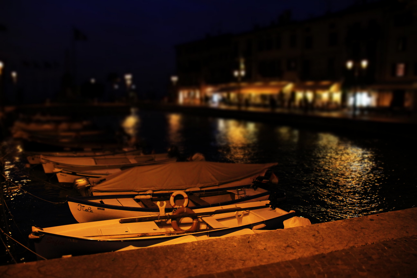 Nacht am Hafen von Lazise