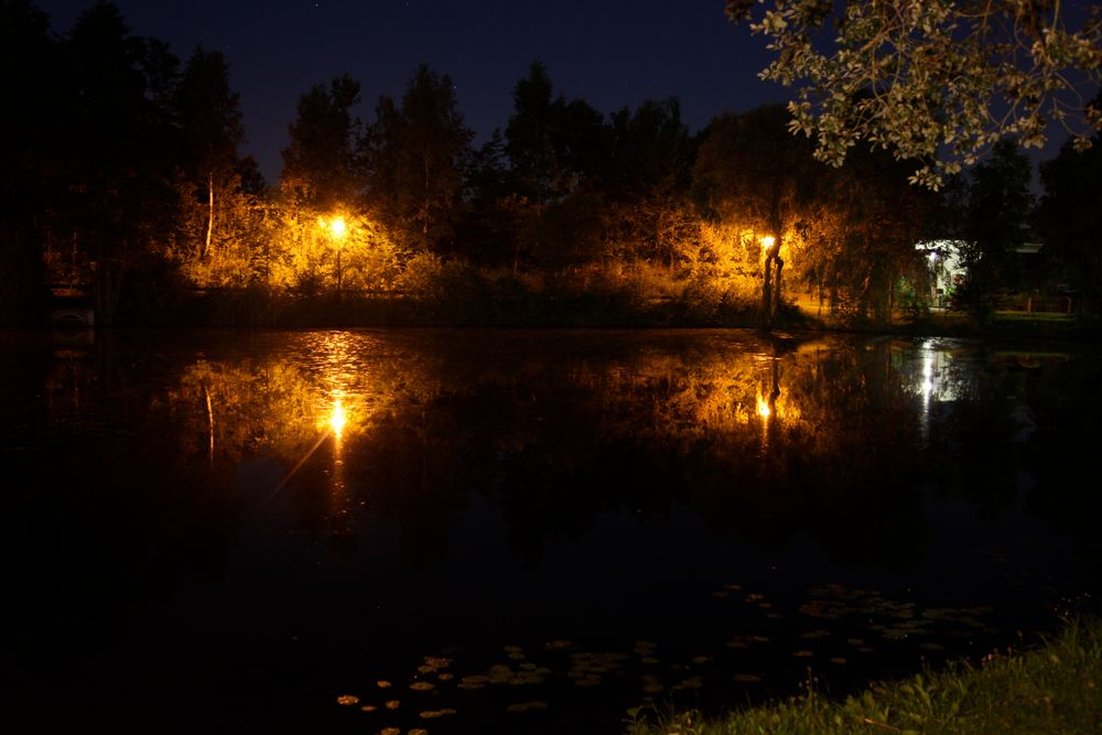 Nacht am See von Andreas Luessmann 