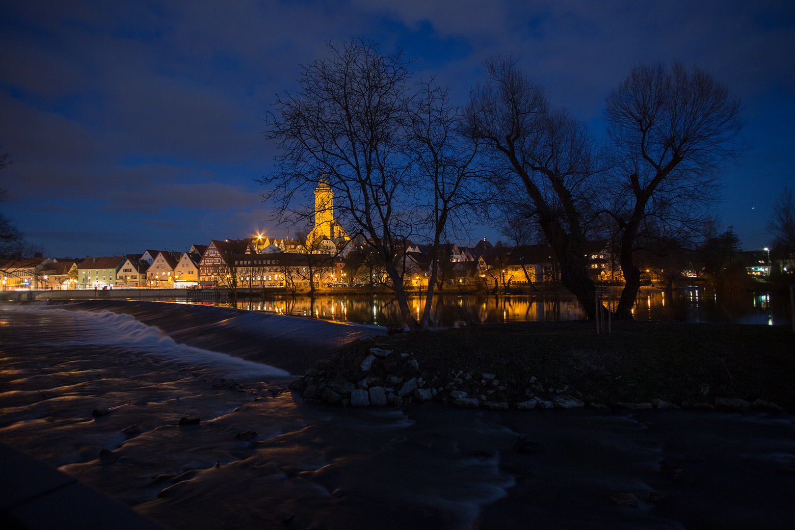 Nacht am Wehr