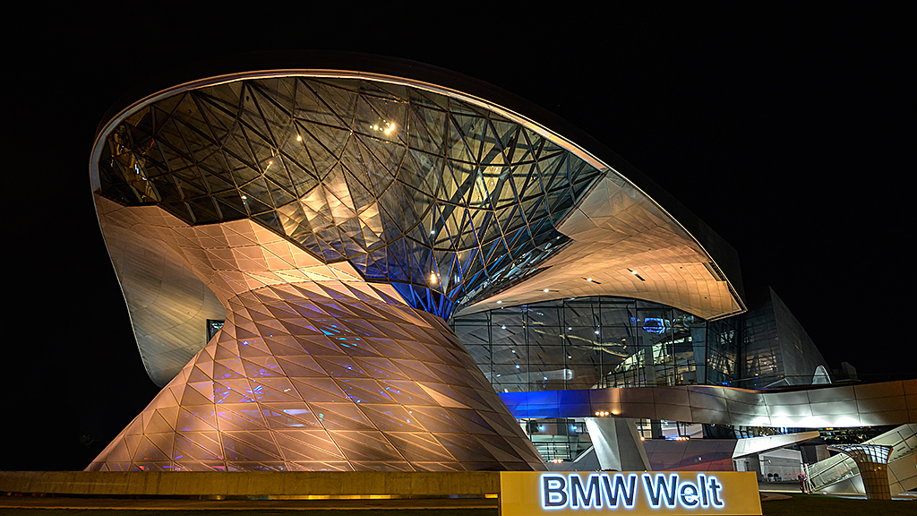 Nacht an der BMW Welt