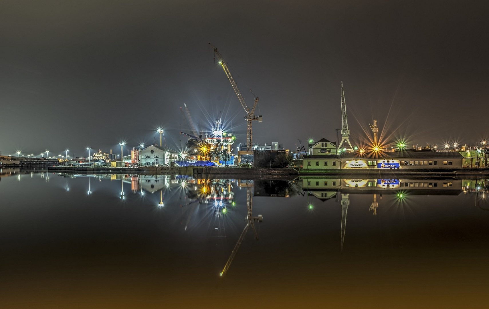 Nacht an der Lloyd Werft im Kaiserhafen