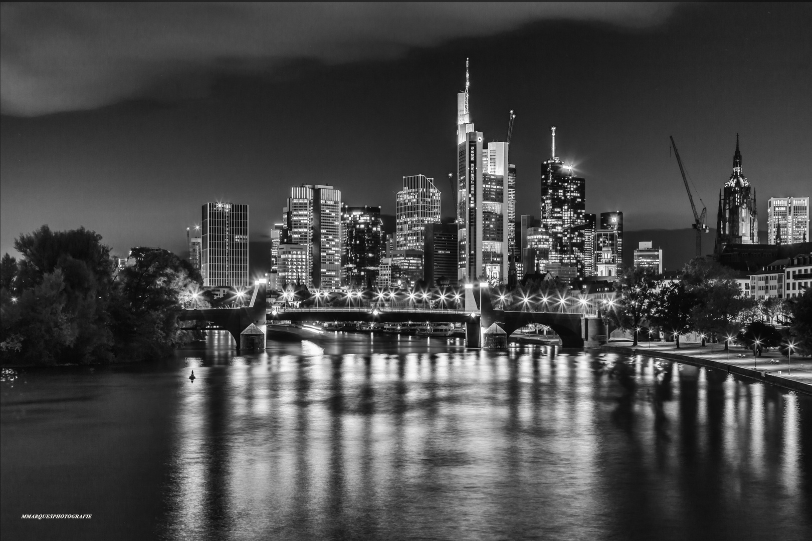 Nacht an der Skyline Frankfurt