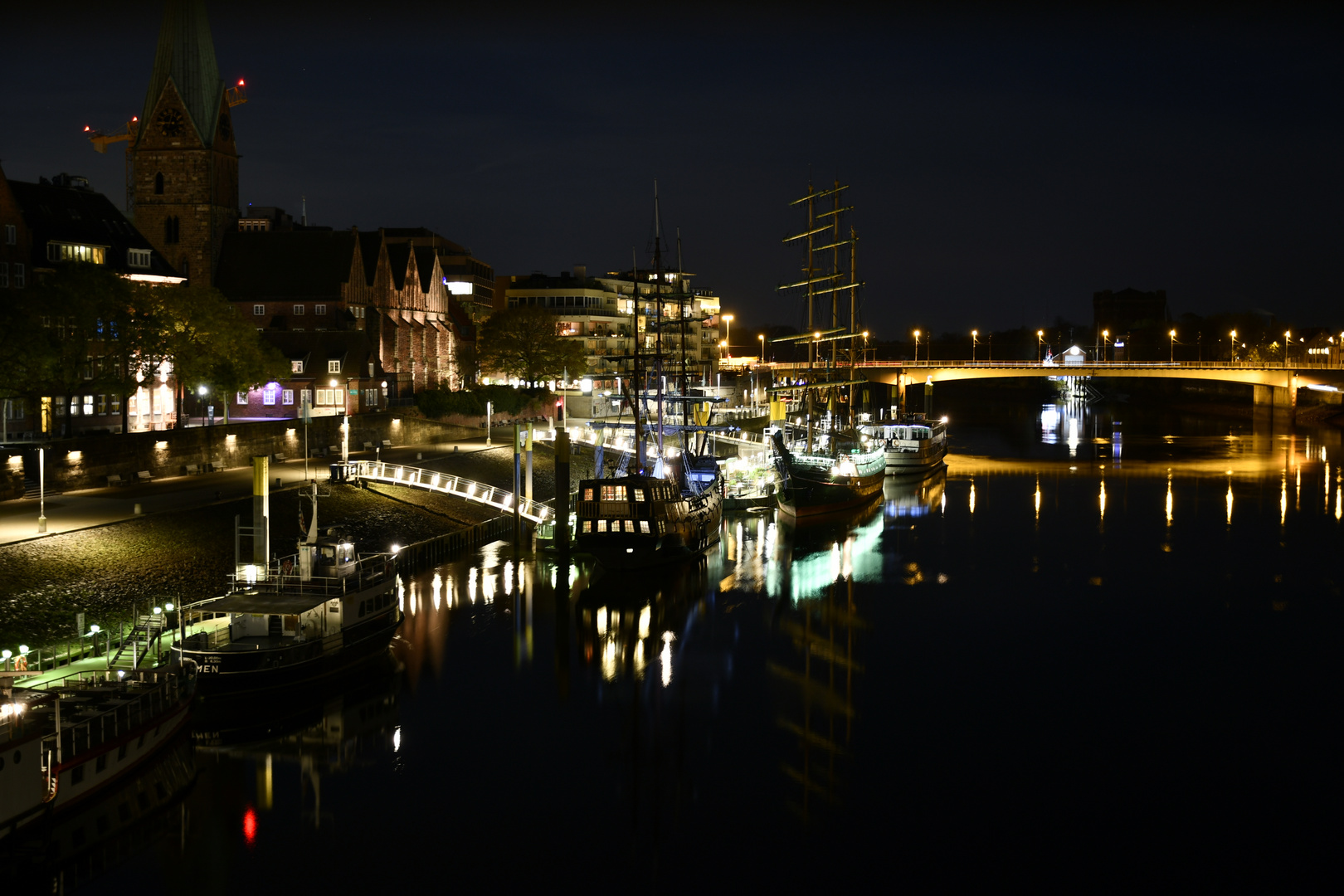 Nacht an der Weser in Bremen