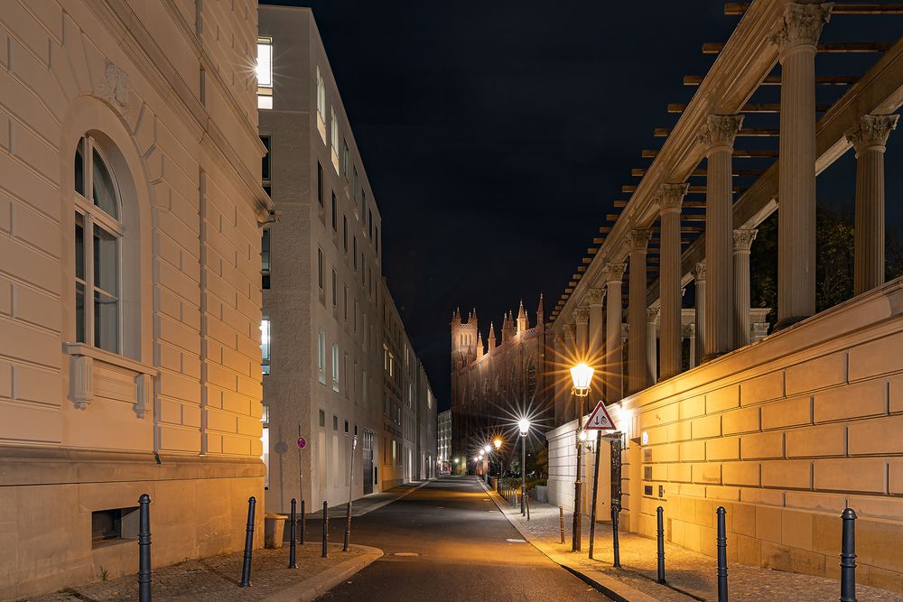 Nacht Architektur in Berlin Mitte