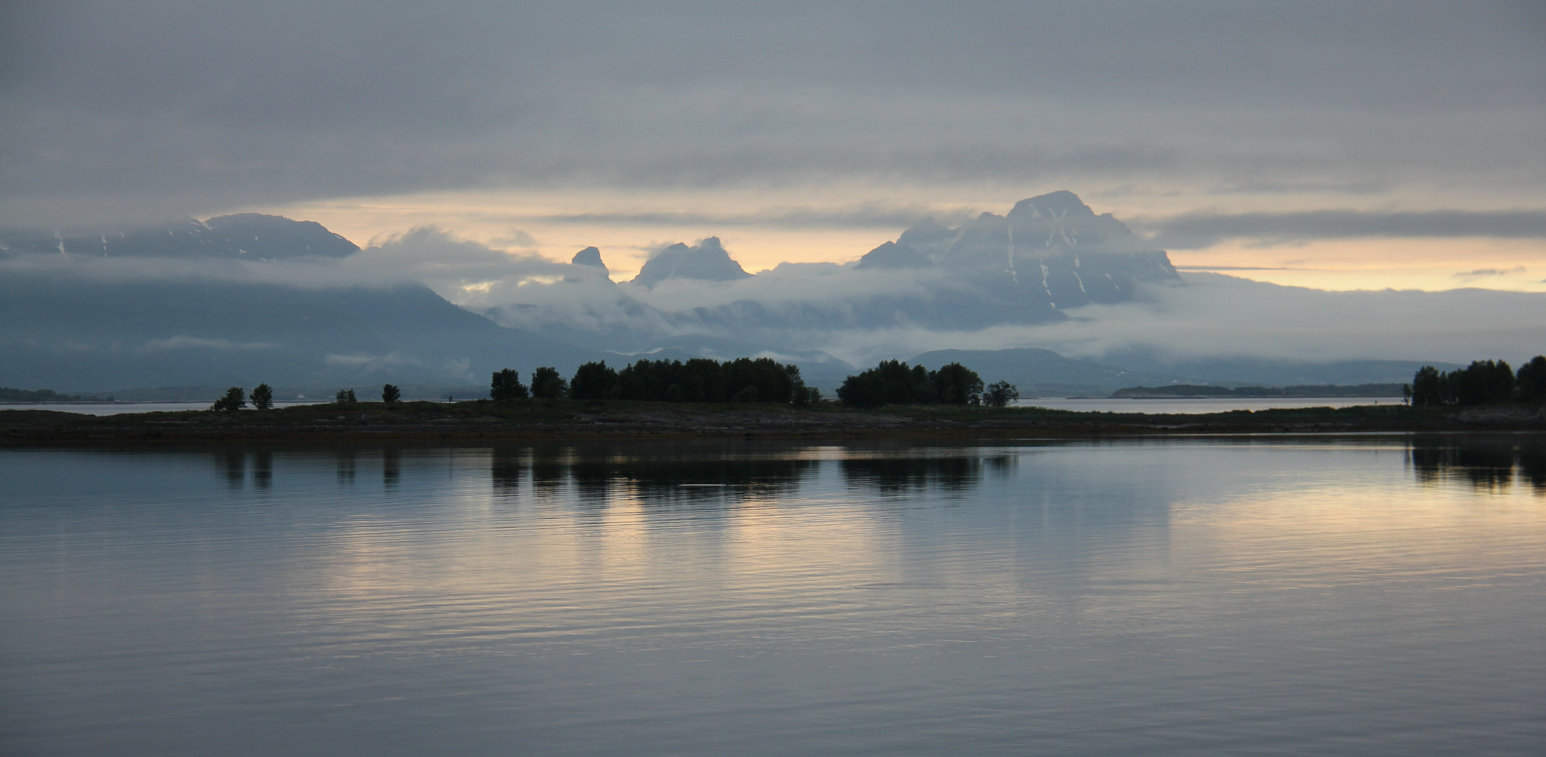 Nacht bei Straumfjorden