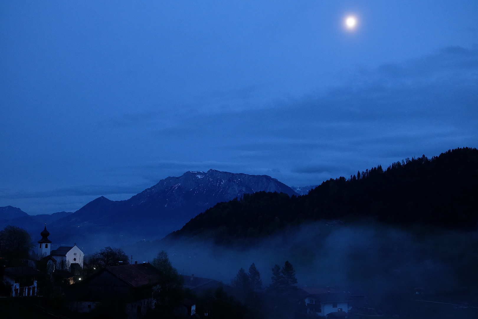 Nacht-blick zum zahmen Kaiser