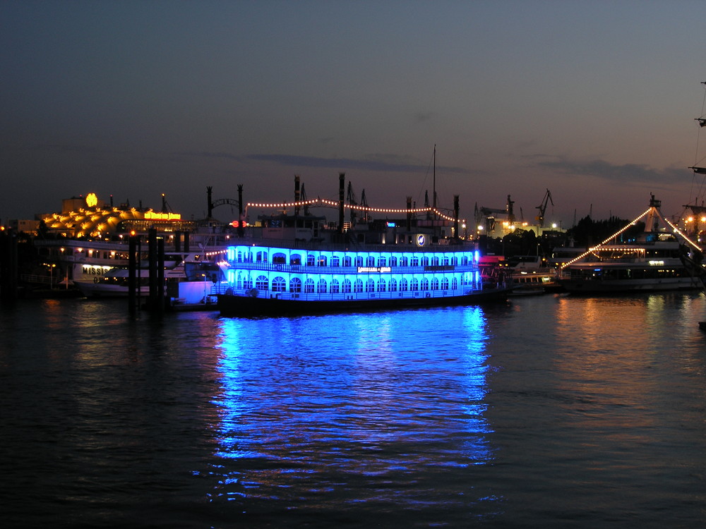 Nacht der Lichter im Hamburger Hafen