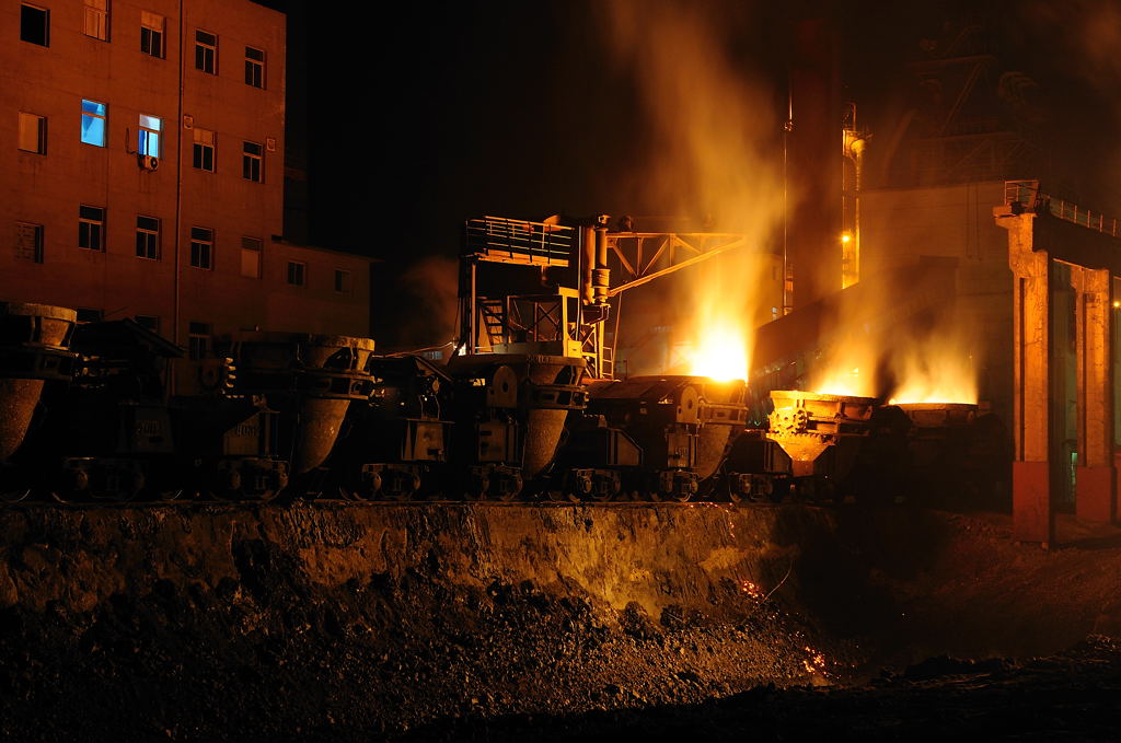 Nacht im Stahlwerk Beitai