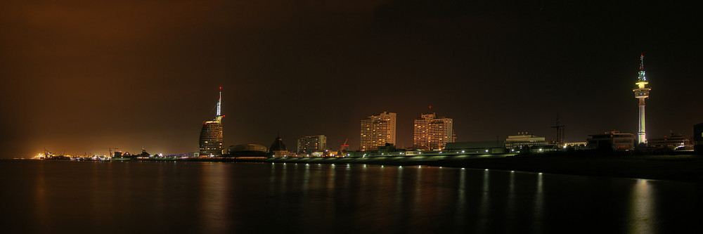 Nacht in Bremerhaven, die "Neue Skyline".