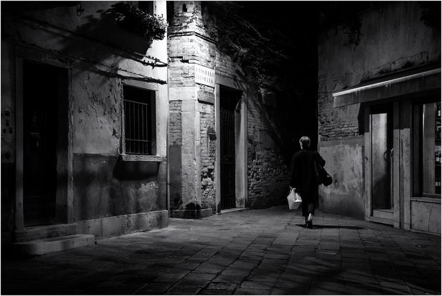 Nacht in den Gassen von Venedig 2