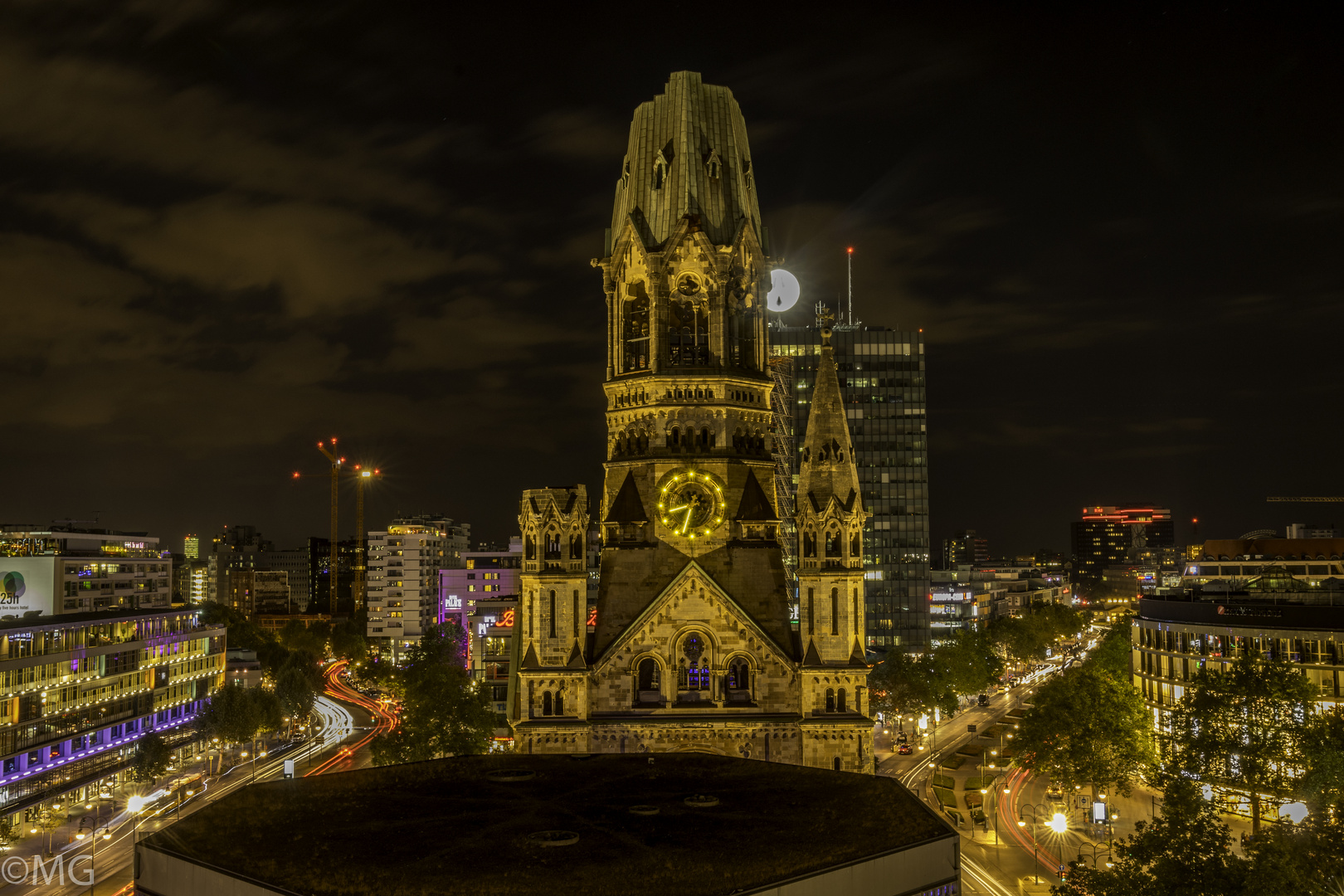 Nacht Lichter an der Gedächtnis Kirche in Berlin
