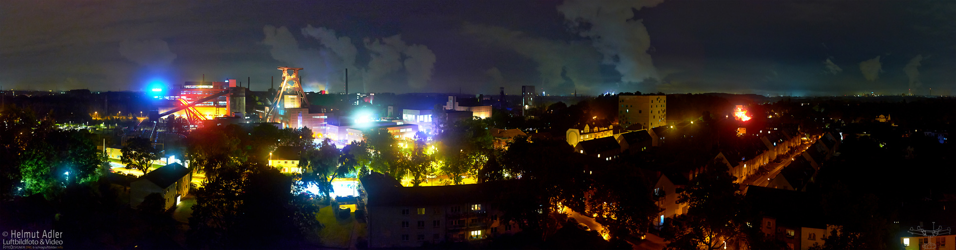 « Nacht-Luftbild-Panorama der Zeche Zollverein in Essen »